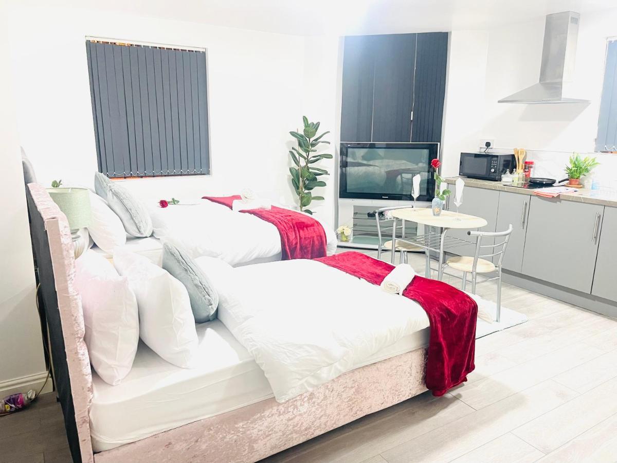 1 Bed Apartment Бирмингам Екстериор снимка