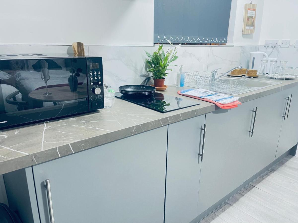 1 Bed Apartment Бирмингам Екстериор снимка