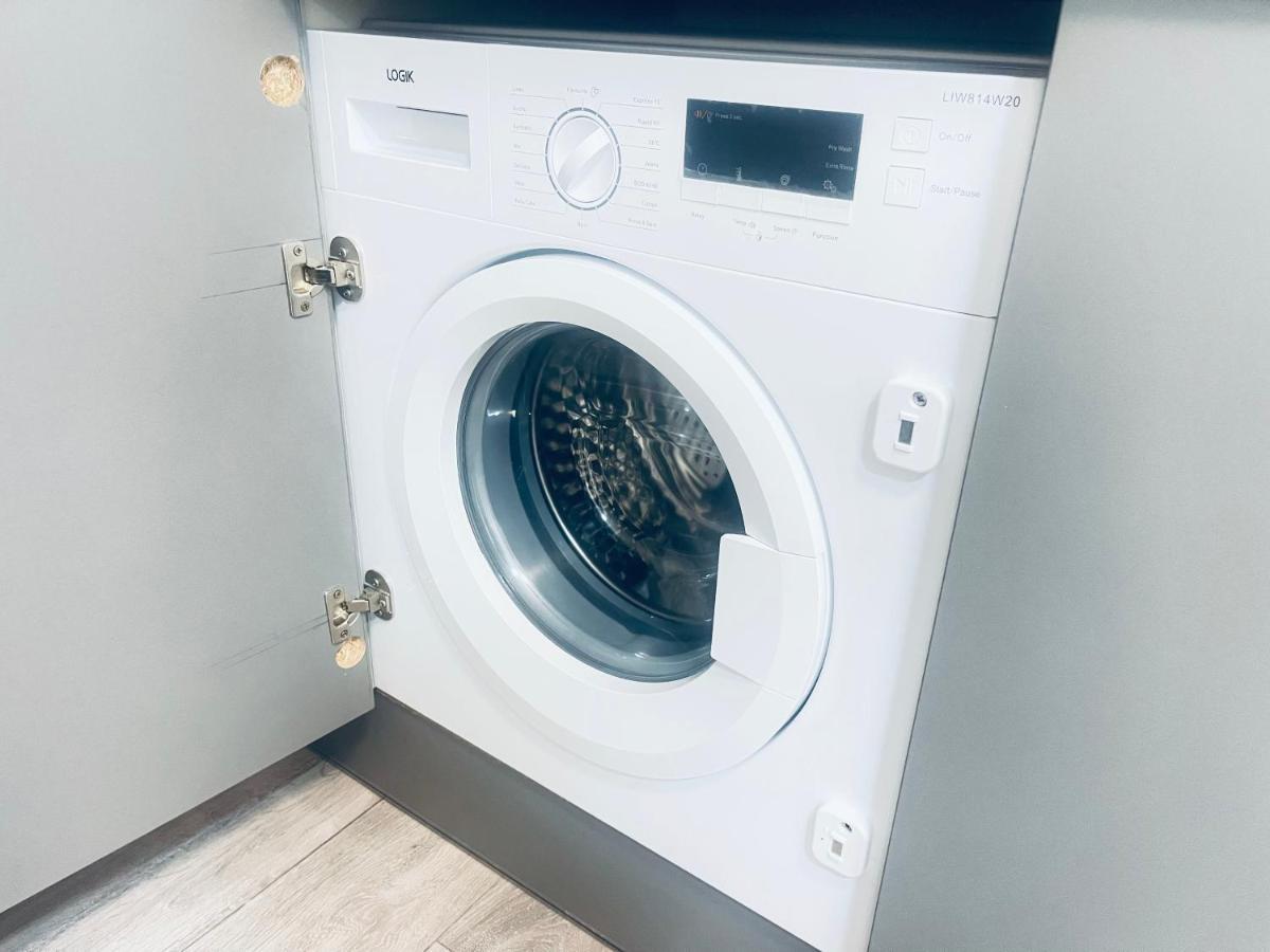 1 Bed Apartment Бирмингам Екстериор снимка